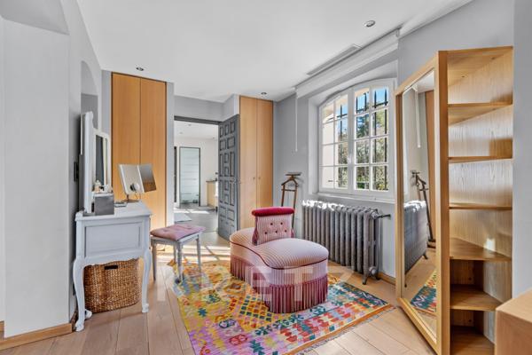 Maison de Maitre avec dépendance VALBONNE