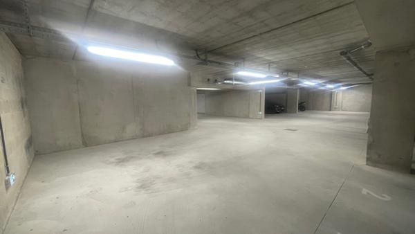 EN EXCLUSIVITÉ - PARKING SOUS-SOL -TINQUEUX CENTRE
