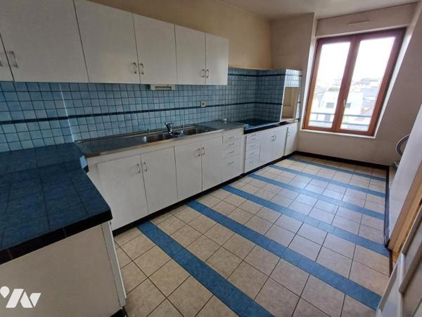 ENTRE PALAIS DES CONGRES ET GARE - Appartement de 97 m² avec cave et garage double