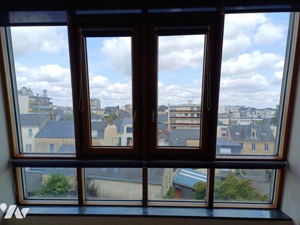 ENTRE PALAIS DES CONGRES ET GARE - Appartement de 97 m² avec cave et garage double