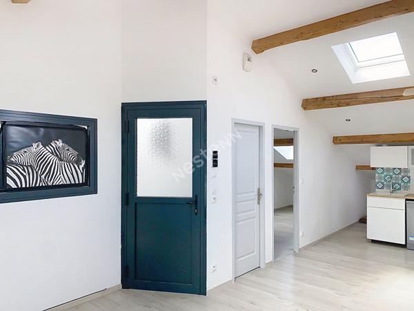 Bel appartement T3 à Bandol en Centre historique à 2 pas du port .