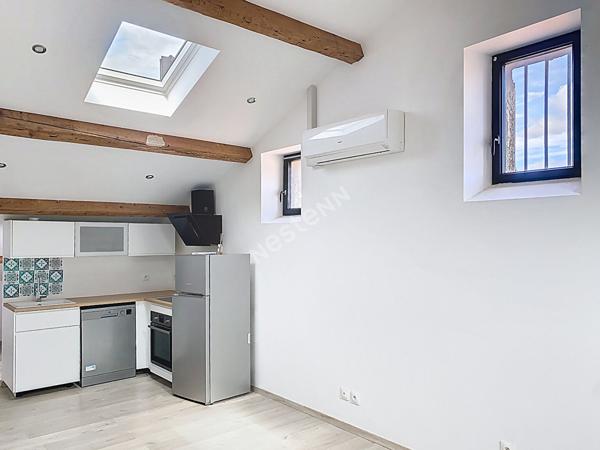 Bel appartement T3 à Bandol en Centre historique à 2 pas du port .