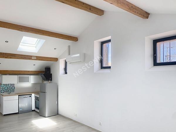 Bel appartement T3 à Bandol en Centre historique à 2 pas du port .