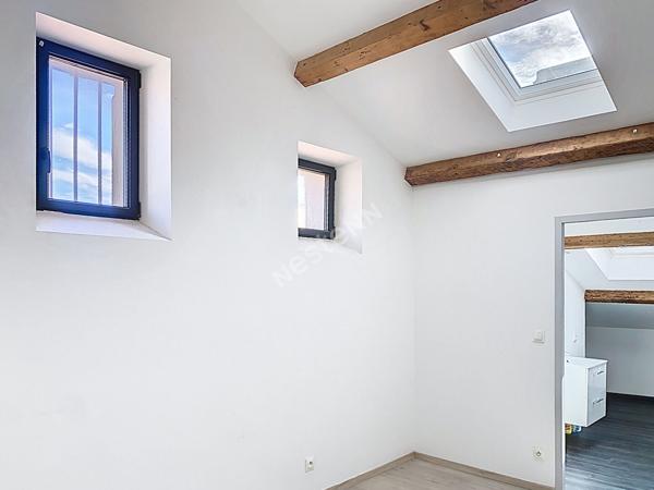 Bel appartement T3 à Bandol en Centre historique à 2 pas du port .