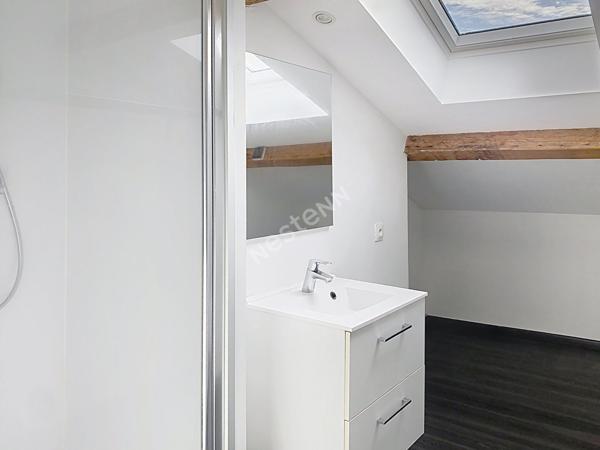 Bel appartement T3 à Bandol en Centre historique à 2 pas du port .