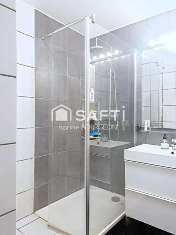 T3 avec cave et parking, proche écoles et métro L14