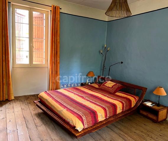 Propriété agricole à vendre 6 pièces, avec grange & ancien séchoir à tabac, sur terrain de 19 ha, à FLEURANCE (32)