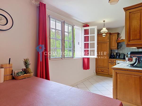 Maison 9 pièce(s) 5 chambre(s) 224 m²