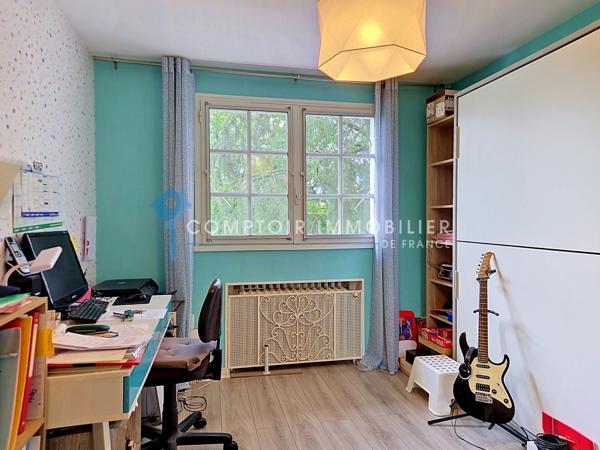 Maison 9 pièce(s) 5 chambre(s) 224 m²