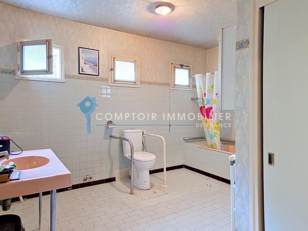 Maison 9 pièce(s) 5 chambre(s) 224 m²