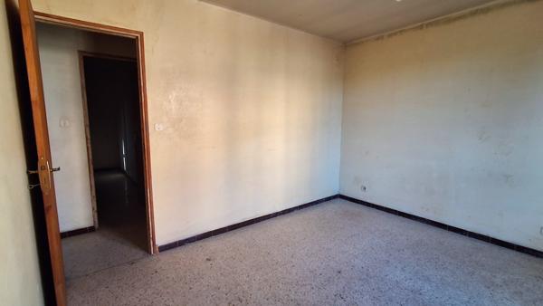 Septèmes-les-Vallons (13240) Pavillon type 5 Mitoyen d'un côté + grand garage