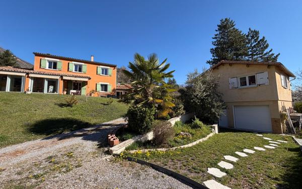 Maison à vendre    5 pièces •  Trescléoux