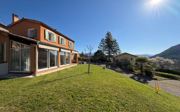 Maison à vendre    5 pièces •  Trescléoux