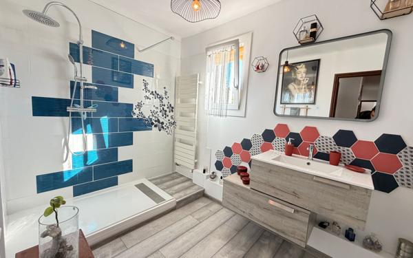 Maison à vendre    5 pièces •  Trescléoux