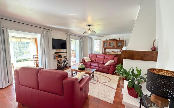 Maison à vendre    5 pièces •  Trescléoux