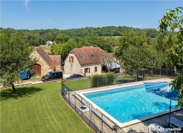 Maison ancienne - Gourdon EXCLUSIVITE SECTEUR GOURDON - Enclos en pierre comprenant maison, dépendances et piscine sur 2115 m² proche commerces