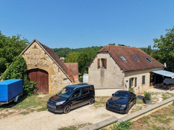 Maison ancienne - Gourdon EXCLUSIVITE SECTEUR GOURDON - Enclos en pierre comprenant maison, dépendances et piscine sur 2115 m² proche commerces
