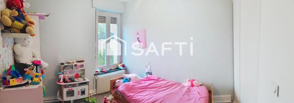 maison  comprenant un beau séjour avec cuisine intégrée ouverte avec accés direct terrasse et jardin comprenant 4 chambres dont 1 petite offrant un grand jardin sur une vue dégagée exposition sud avec  une buanderie cave garage 1 salle de bain et 1 salle avec douche 2 vasques quartier toutes commodités