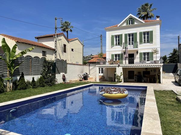 Maison de ville d'époque avec piscine à Golfe Juan à pied de la plage
