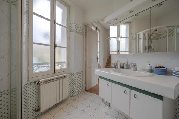 Maison de ville d'époque avec piscine à Golfe Juan à pied de la plage