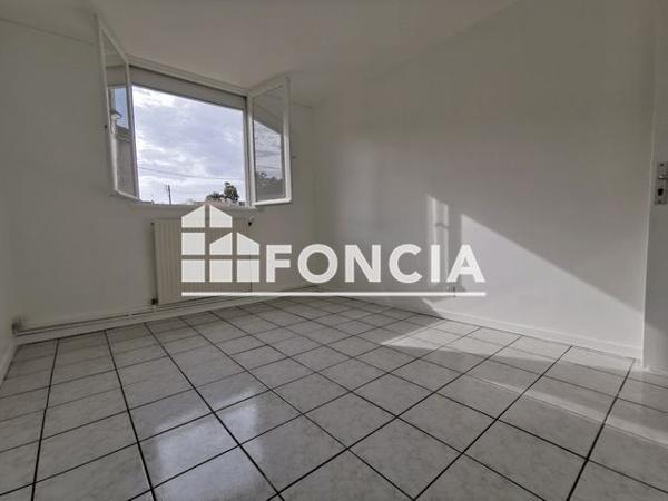 À vendre Local commercial 94 m² - Melun 77000