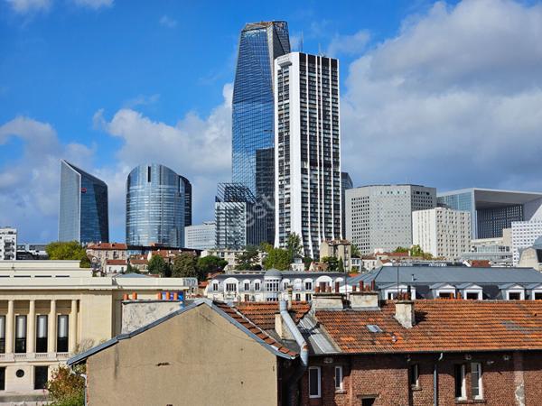 PUTEAUX: Hyper-Centre Ville, Appartement de 4 pièces de 101m² en Carrez e t 130m² au sol, avec balconnets et cave