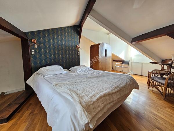 PUTEAUX: Hyper-Centre Ville, Appartement de 4 pièces de 101m² en Carrez e t 130m² au sol, avec balconnets et cave