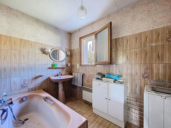 Maison à vendre à Laragne Monteglin - 3 pièces avec jardin - garage de 70m²