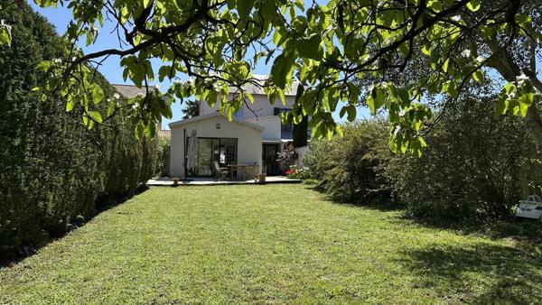 Maison familiale de caractère à La Genette