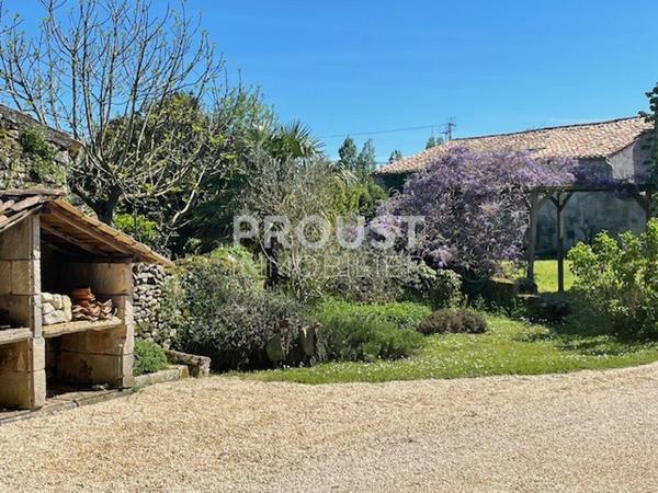 Maison en pierre à 15 minutes de niort de 190 m² avec quatre chambres et jardin