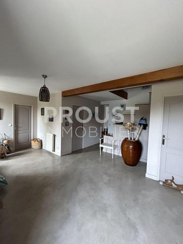 Maison en pierre à 15 minutes de niort de 190 m² avec quatre chambres et jardin