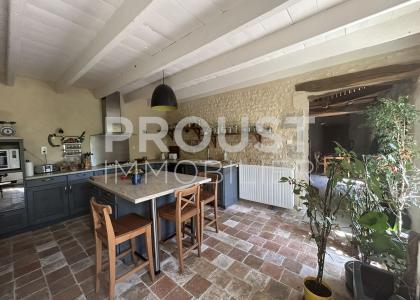 Maison en pierre à 15 minutes de niort de 190 m² avec quatre chambres et jardin