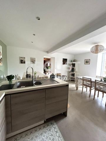 Maison en pierre à 15 minutes de niort de 190 m² avec quatre chambres et jardin