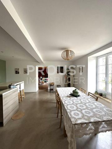 Maison en pierre à 15 minutes de niort de 190 m² avec quatre chambres et jardin
