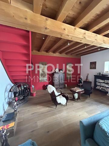 Maison en pierre à 15 minutes de niort de 190 m² avec quatre chambres et jardin