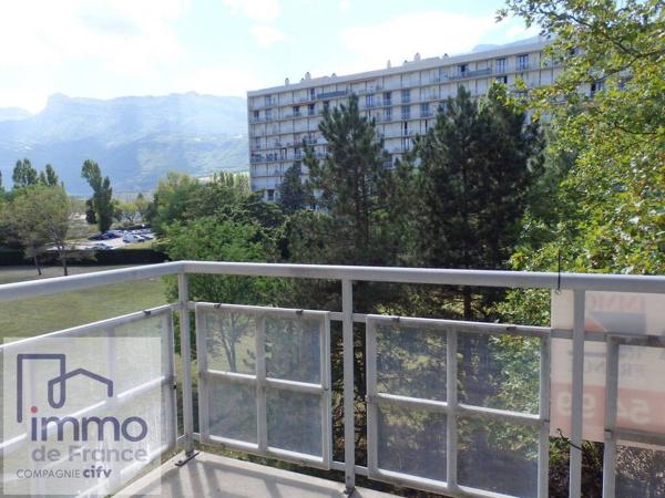 PONT DE CLAIX / 12 rue MOUNIER. ~Dans une résidence calme donnant sur un parc arboré