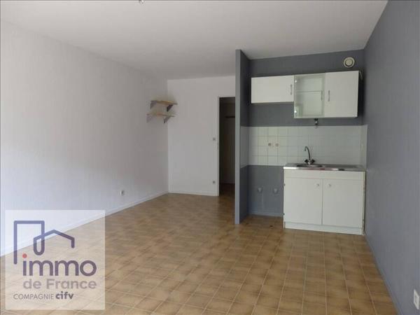 PONT DE CLAIX / 12 rue MOUNIER. ~Dans une résidence calme donnant sur un parc arboré