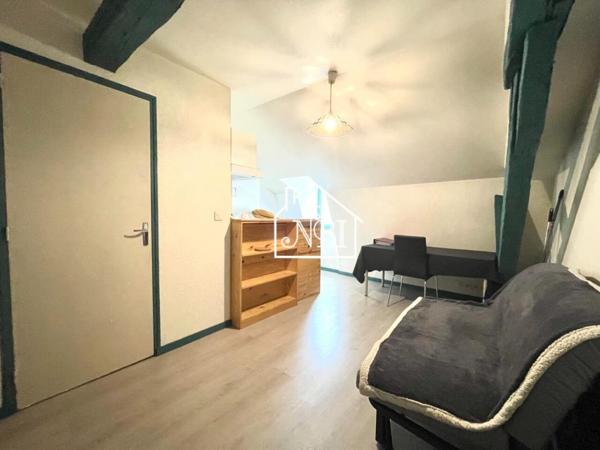 À VENDRE Studio 16 m2 LAVAL HYPER CENTRE