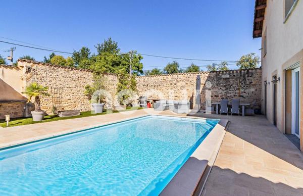 Ancien corps de ferme rénové avec piscine