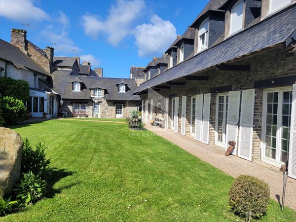 Ancienne ferme rénovée avec dépendances centre ville DOL DE BRETAGNE