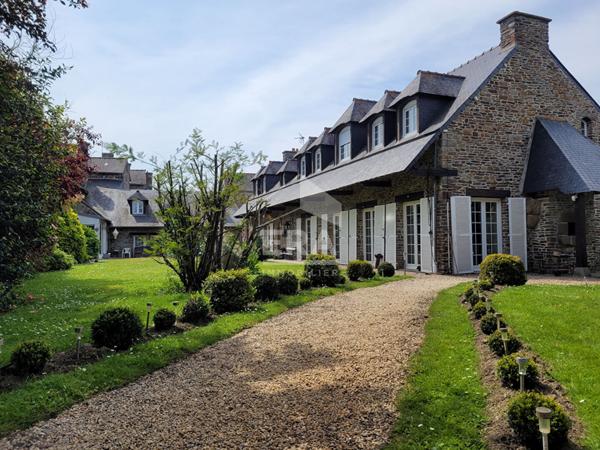 Ancienne ferme rénovée avec dépendances centre ville DOL DE BRETAGNE