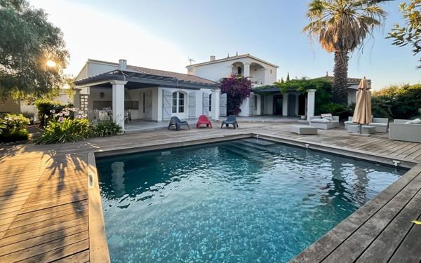 Maison à vendre    8 pièces •  Marseillan