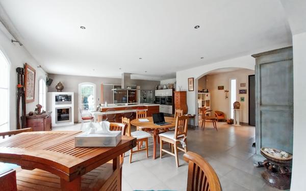 Maison à vendre    8 pièces •  Marseillan