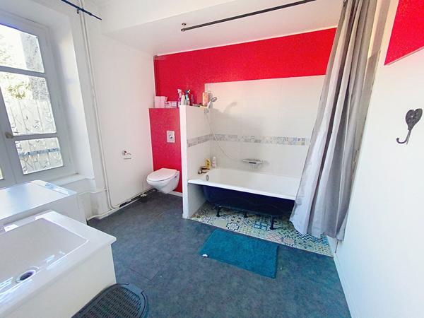 EXCLUSIVITE SOUS COMPROMIS Maison de ville centre Yssingeaux / 7 chambres terrain plus garage