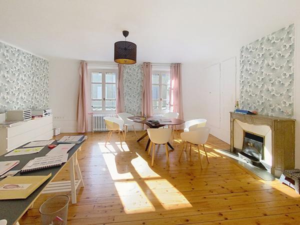 EXCLUSIVITE SOUS COMPROMIS Maison de ville centre Yssingeaux / 7 chambres terrain plus garage