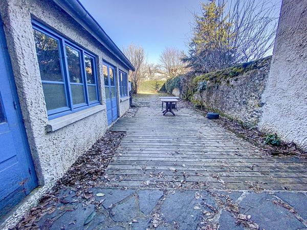 EXCLUSIVITE SOUS COMPROMIS Maison de ville centre Yssingeaux / 7 chambres terrain plus garage