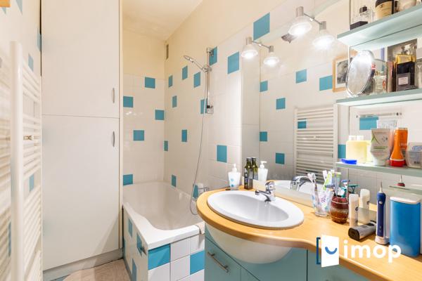 METRO PERE LACHAISE - BEL APPARTEMENT DE 66M² DANS L'ANCIEN