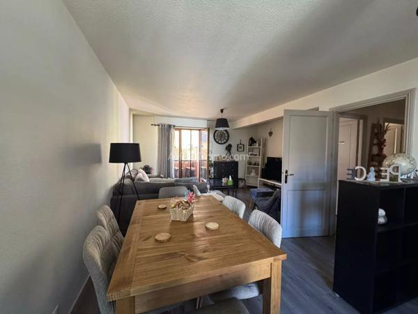 Vente                                                      Appartement
                        
                     3 pièces                      82 m2                     à Colmar