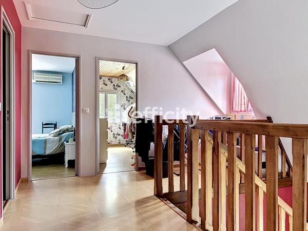 Maison
         6 pièces
        - 126 m² 259 900 € *
