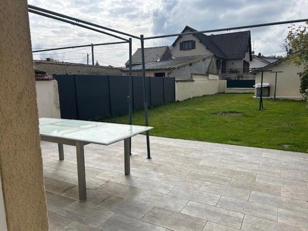 A seulement 10 min de Houdan et de la gare de Bréval , Propriété rare de 250m² en plein centre ville